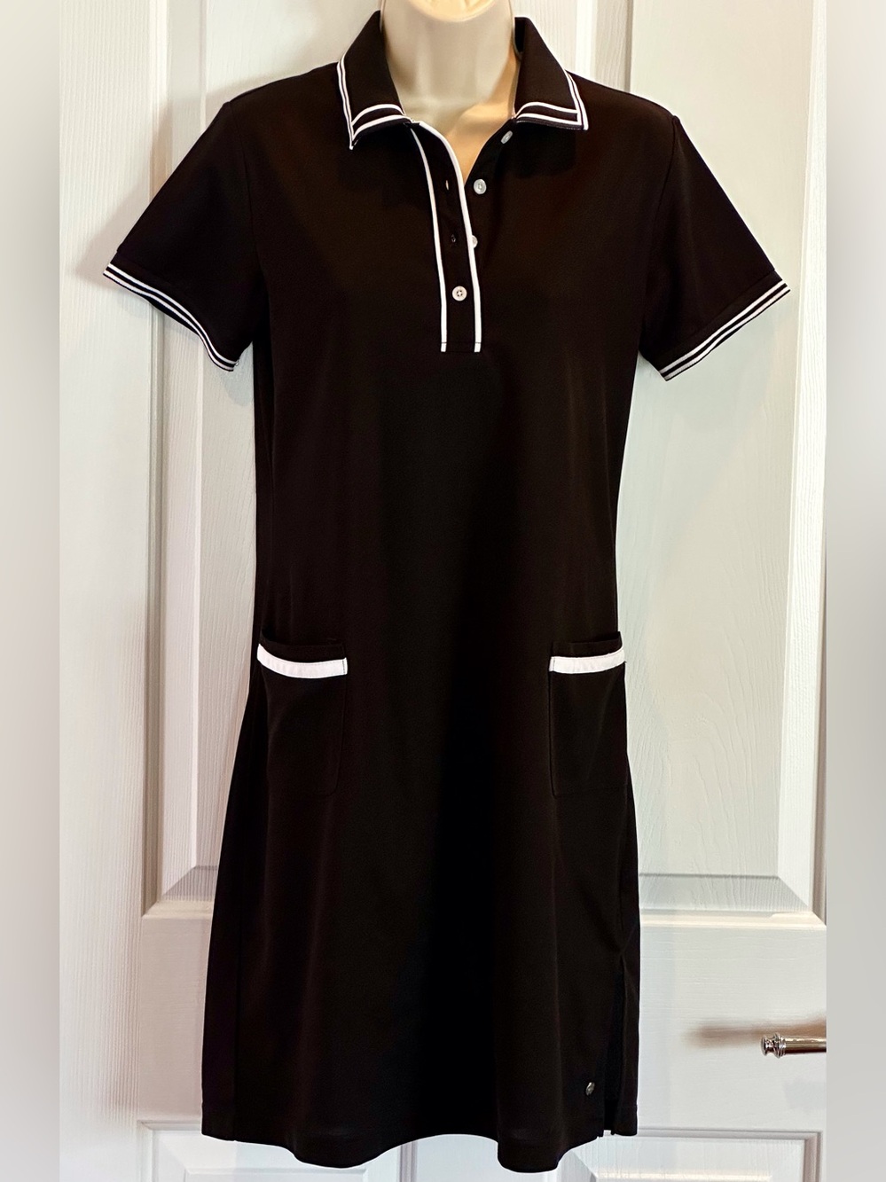 Golf Dress w/white stretchy under shorts. Size Small. Black white trim.